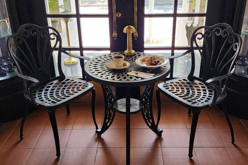 Scaune si masă negru SARDEGNA, ideal pentru terase, grădini, cafenele și restaurante. Design elegant, material rezistent la intemperii, protecție UV și durabilitate sporită. Scaune si masă negru SARDEGNA, ideal pentru terase, grădini, cafenele și restaurante. Design elegant, material rezistent la intemperii, protecție UV și durabilitate sporită.