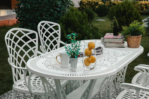 Set de mobilier exterior alb cu doua scaune PALERMO și o masă, ideal doua terase, grădini, cafenele și restaurante. Design elegant, material rezistent la intemperii, protecție UV și durabilitate sporită. Set de mobilier exterior alb cu doua scaune PALERMO și o masă, ideal doua terase, grădini, cafenele și restaurante. Design elegant, material rezistent la intemperii, protecție UV și durabilitate sporită.