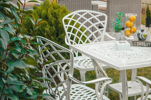 Set de mobilier exterior alb cu doua scaune PALERMO și o masă, ideal doua terase, grădini, cafenele și restaurante. Design elegant, material rezistent la intemperii, protecție UV și durabilitate sporită. Set de mobilier exterior alb cu doua scaune PALERMO și o masă, ideal doua terase, grădini, cafenele și restaurante. Design elegant, material rezistent la intemperii, protecție UV și durabilitate sporită.