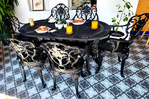 Set de mobilier exterior cu sase scaune negru SICILY și o masă negru, ideal pentru terase, grădini, cafenele și restaurante. Design elegant, material rezistent la intemperii, protecție UV și durabilitate sporită. Set de mobilier exterior cu sase scaune negru SICILY și o masă negru, ideal pentru terase, grădini, cafenele și restaurante. Design elegant, material rezistent la intemperii, protecție UV și durabilitate sporită.