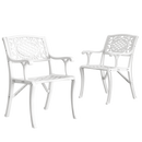 2 scaune exterior albe RIMINI evidențiind designul ergonomic, materialul durabil și structura rezistentă la intemperii. Ideal pentru spații exterioare precum terase, grădini și cafenele.