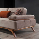 Canapea extensibilă 3 locuri AVIVA lemn picioare  textura Catifea, detalie din drepta, lateral