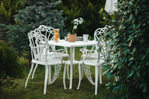 Scaune si masă alba SARDEGNA, ideal pentru terase, grădini, cafenele și restaurante. Design elegant, material rezistent la intemperii, protecție UV și durabilitate sporită.