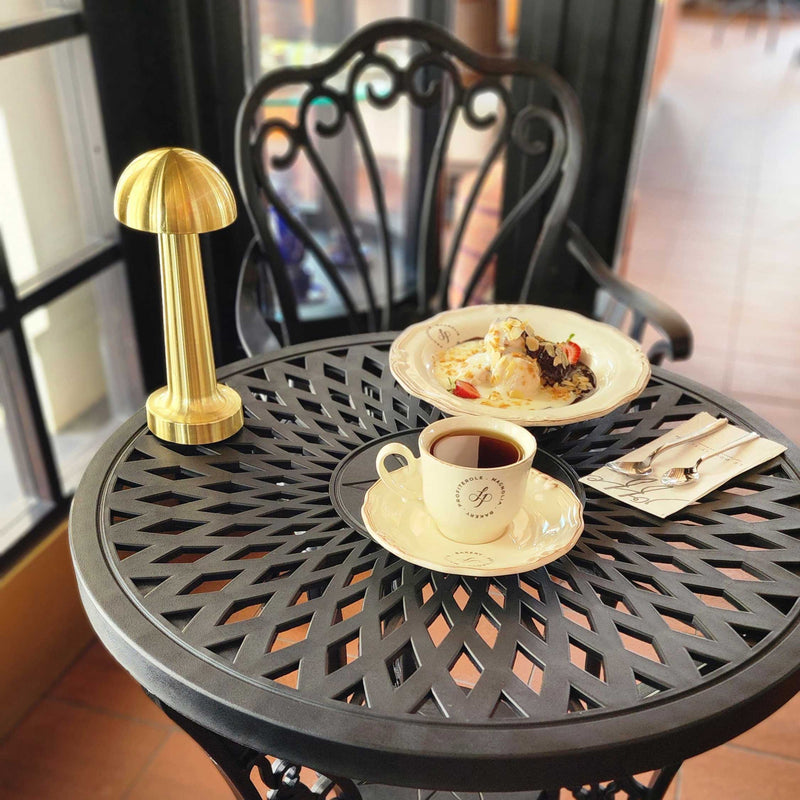 Set de mobilier Masa rotunda exterior negru SARDEGNA, cu o scaun și o masă evidențiind designul ergonomic, materialul durabil și structura rezistentă la intemperii. Ideal pentru spații exterioare precum terase, grădini și cafenele.