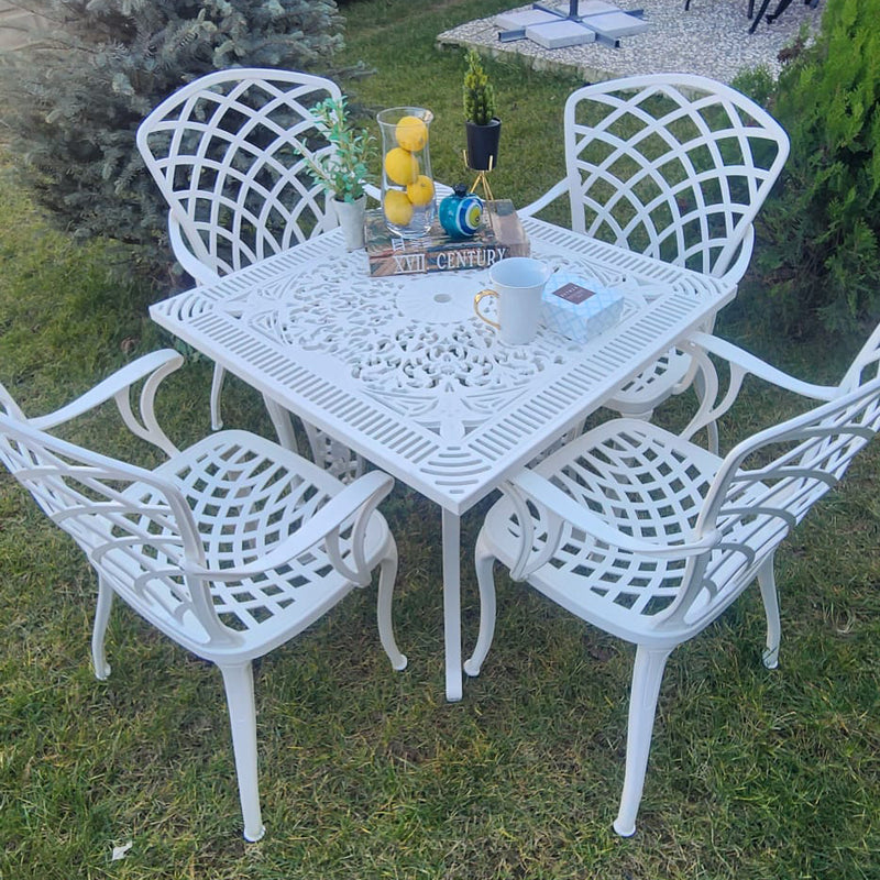Set de mobilier exterior alb cu patru scaune PALERMO și o masă, ideal pentru terase, grădini, cafenele și restaurante. Design elegant, material rezistent la intemperii, protecție UV și durabilitate sporită.
