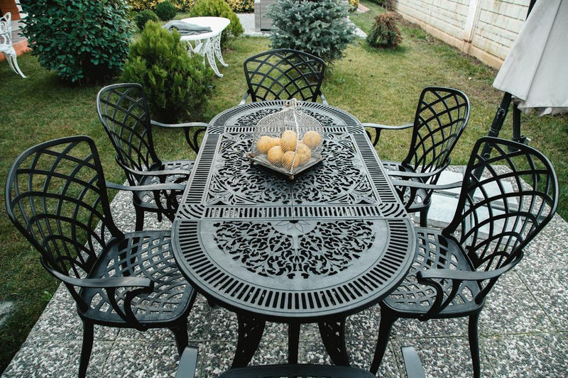 Set de mobilier exterior cu sase scaune negre  și o masă ovală SARDEGNA, ideal pentru terase, grădini, cafenele și restaurante. Design elegant, material rezistent la intemperii, protecție UV și durabilitate sporită.